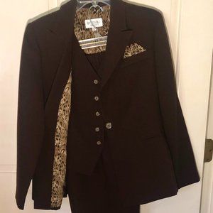 Studio 1 women's suit with leopard print lining